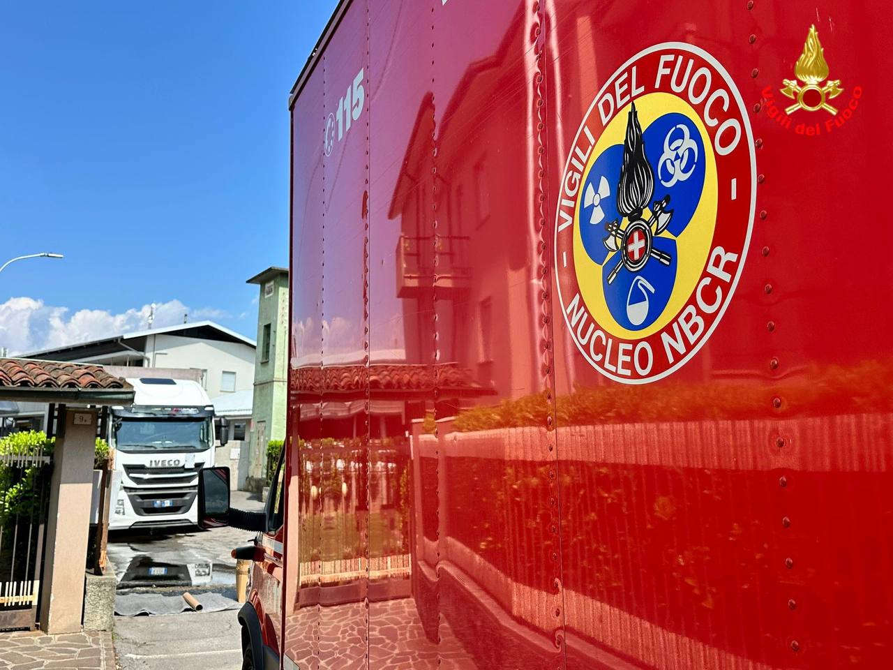 Incidente a Mandello: sversamento di gasolio e intervento dei Vigili del Fuoco