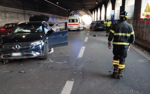 Incidente nella Galleria Borbino sulla Statale 36: sei persone coinvolte e traffico bloccato