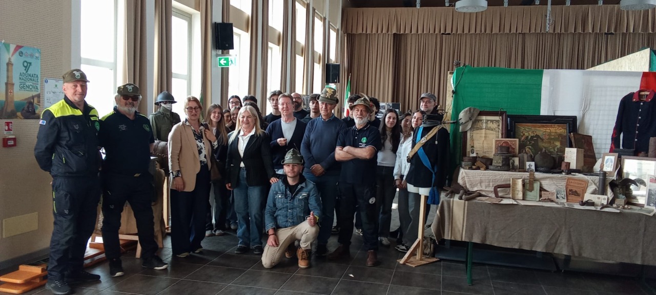 La memoria degli Alpini risplende a Colico