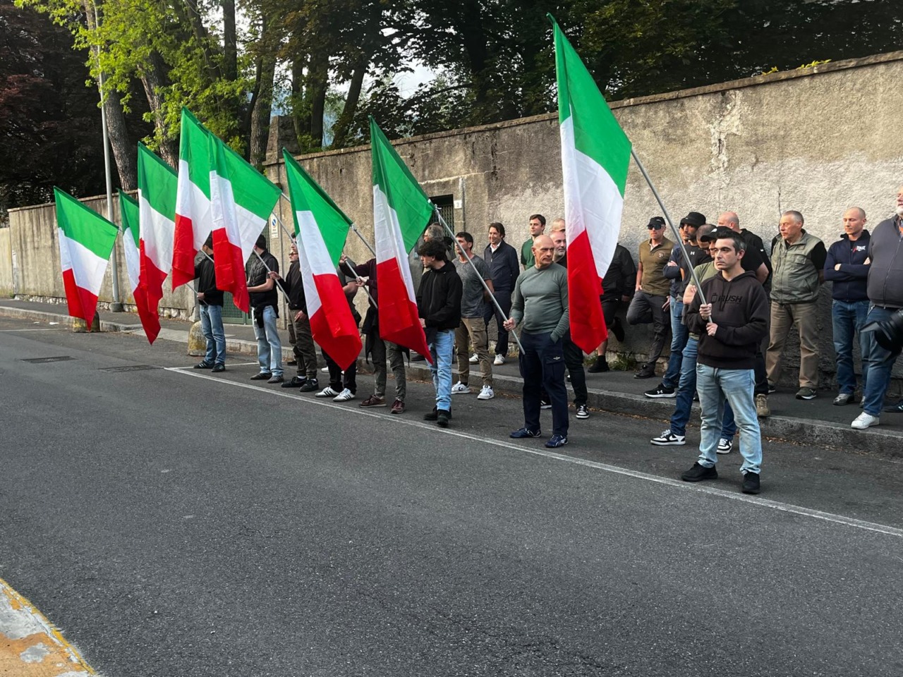 “La nostra città, medaglia d’argento per la Resistenza, è stata oltraggiata”: Avs Lecco si oppone