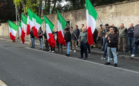 “La nostra città, medaglia d’argento per la Resistenza, è stata oltraggiata”: Avs Lecco si oppone