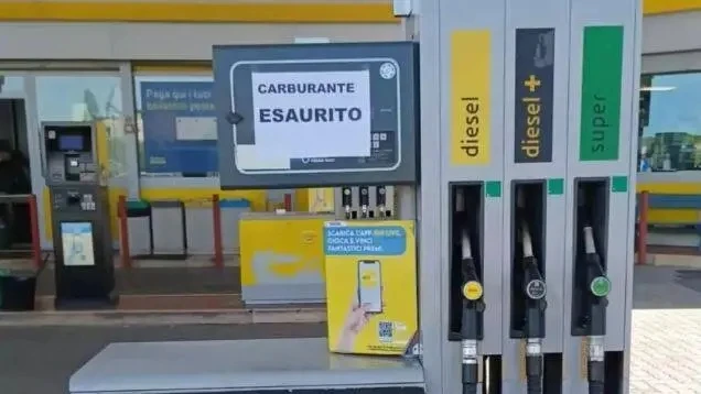 Mobilità, AmbientalMente: “Pompe di carburante vuote, quali soluzioni?”
