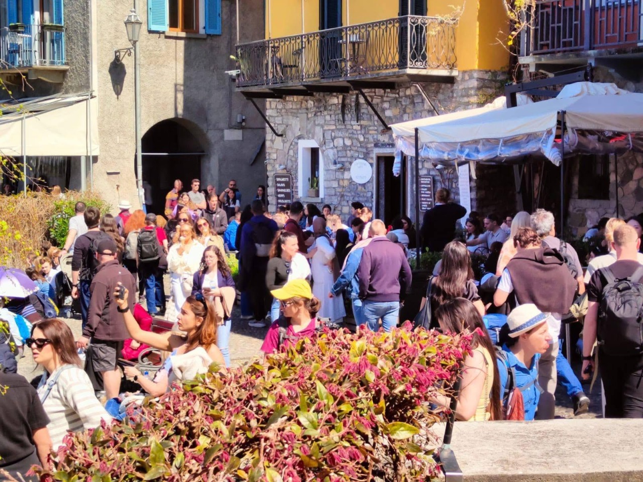 Pasqua al Lago: Varenna affollata da turisti e residenti