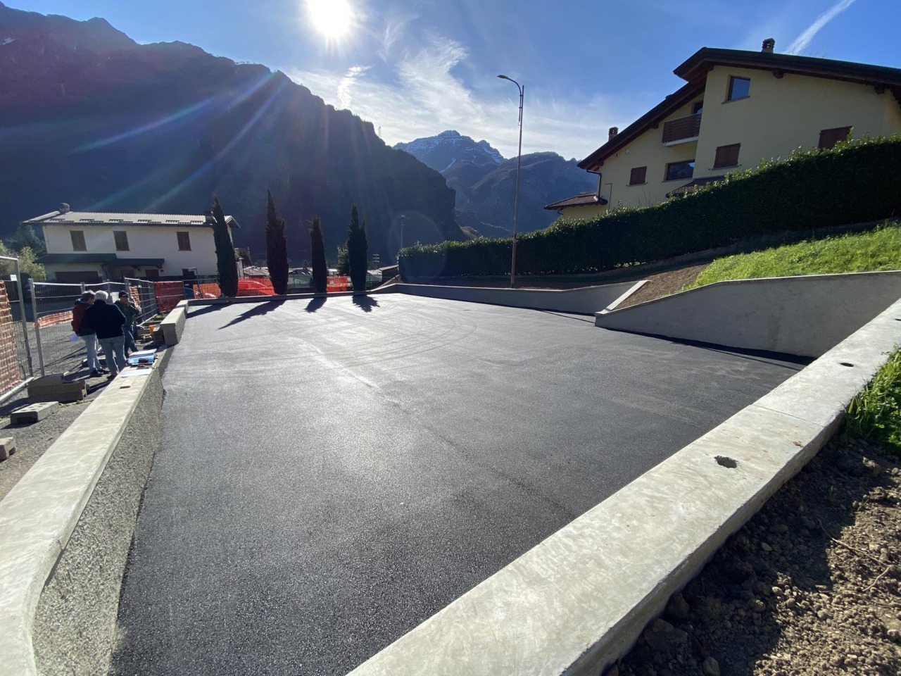 Proseguono i lavori per l’ampliamento dei parcheggi di via Einaudi a Ballabio