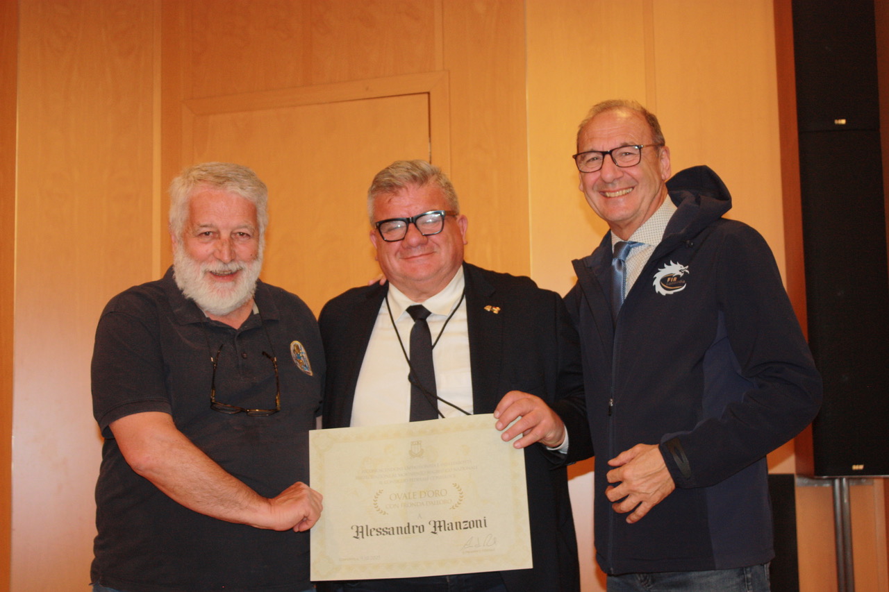 Quarant’anni di rugby: Manzoni riceve l’Ovale d’Oro