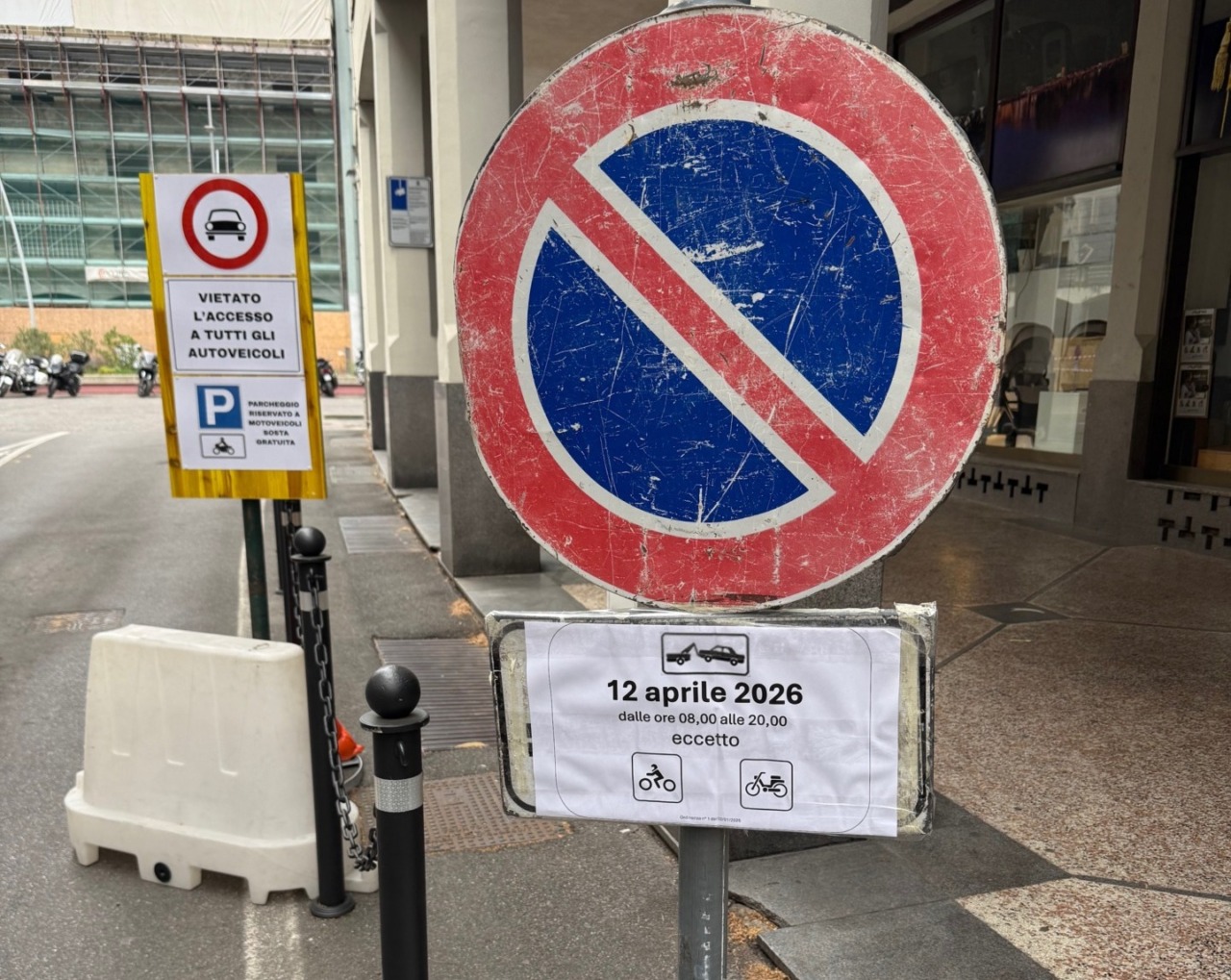 Restrizioni al traffico in centro e lungolago: cresce la polemica sulla sosta a Lecco