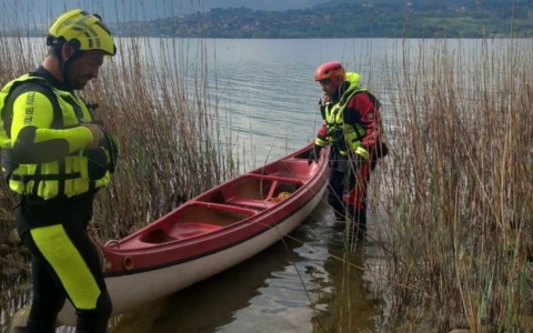 Salvataggio di un minorenne: pedalò affonda nel lago a Bosisio Parini