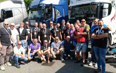 Smile on the Road: 27 camion animano il lungolago di Vercurago