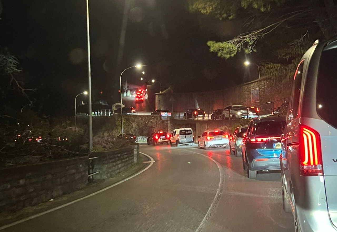 Traffico bloccato sul lago: Abbadia, Mandello e Lierna in difficoltà