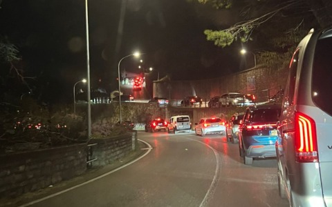 Traffico bloccato sul lago: Abbadia, Mandello e Lierna in difficoltà