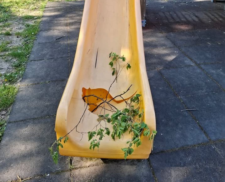 Vandalismi e rissa al parco di via Stoppani: chiusura immediata