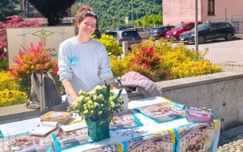 A Primaluna e Introbio raccolti oltre 3000 euro per la ricerca con le azalee AIRC