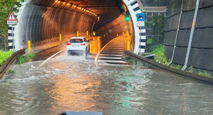 Allagamenti a Lecco, tunnel dell’ospedale Manzoni in difficoltà