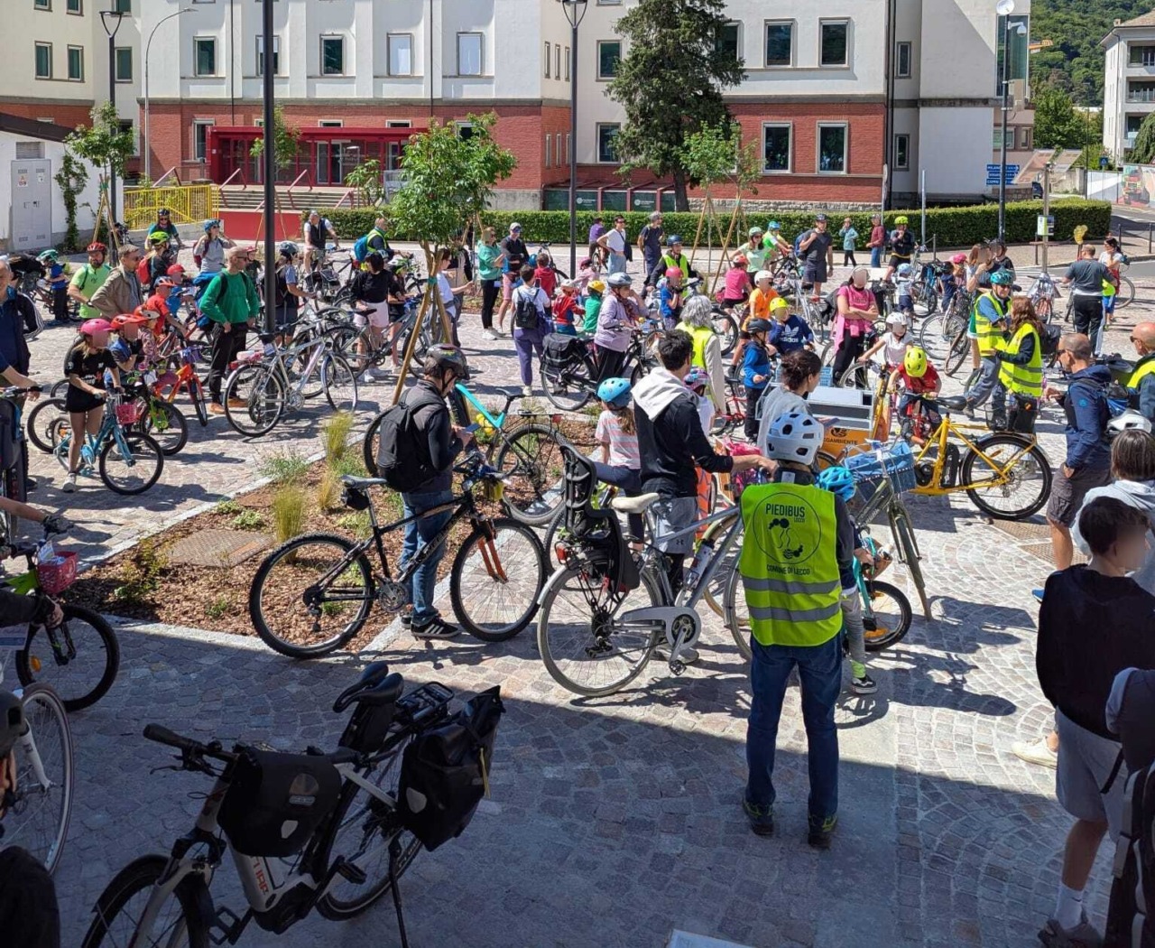 Bimbimbici 2026: a Lecco si celebra la mobilità sostenibile con il Piedibus