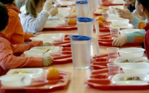 Dritto & Rovescio: un nuovo modello di mensa per educare al gusto e combattere gli sprechi