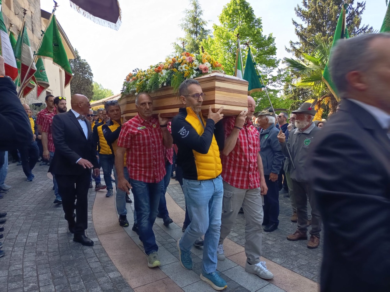 Emozionante addio all’imprenditore Sergio Longoni