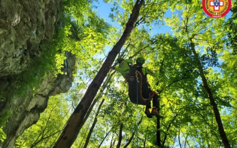 Esercitazioni del Soccorso Alpino tra Introbio e Ballabio: formazione su scenari complessi