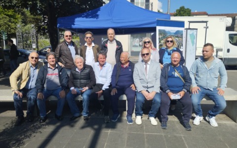 Giovanni Colombo, candidato sindaco, dialoga con i cittadini di Lecco