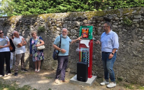 Inaugurazione del defibrillatore sulla passerella a lago di Abbadia Lariana