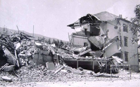 Lecco riceve la cittadinanza onoraria da Forgaria nel Friuli per il sostegno dopo il terremoto del 1976