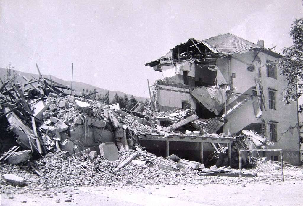 Lecco riceve la cittadinanza onoraria da Forgaria nel Friuli per il sostegno dopo il terremoto del 1976