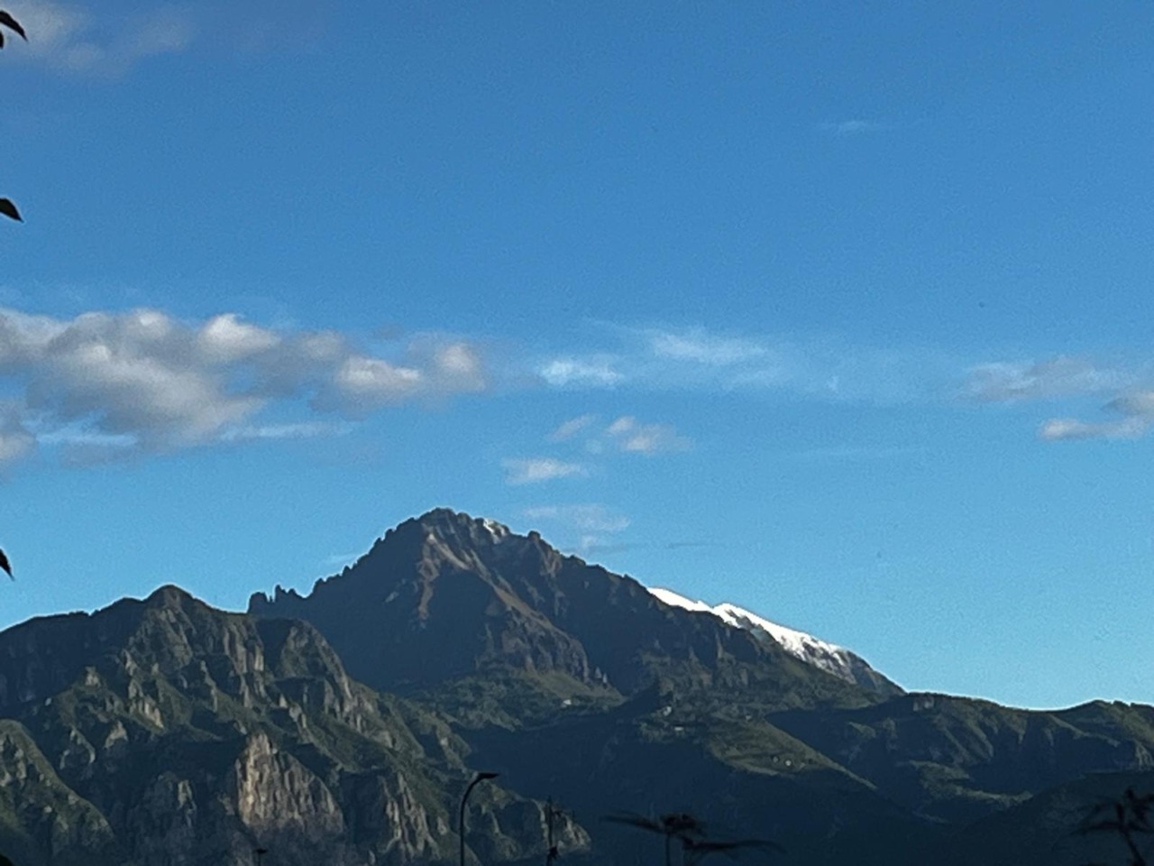Miglioramento del tempo sul Lecchese: sole e neve fresca sul Grignone dopo il maltempo di ieri