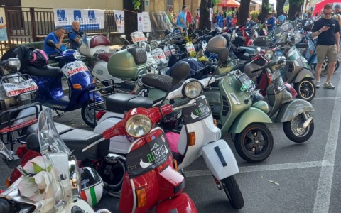 Primo Raduno Nazionale Vespa Club a Galbiate con oltre 400 partecipanti