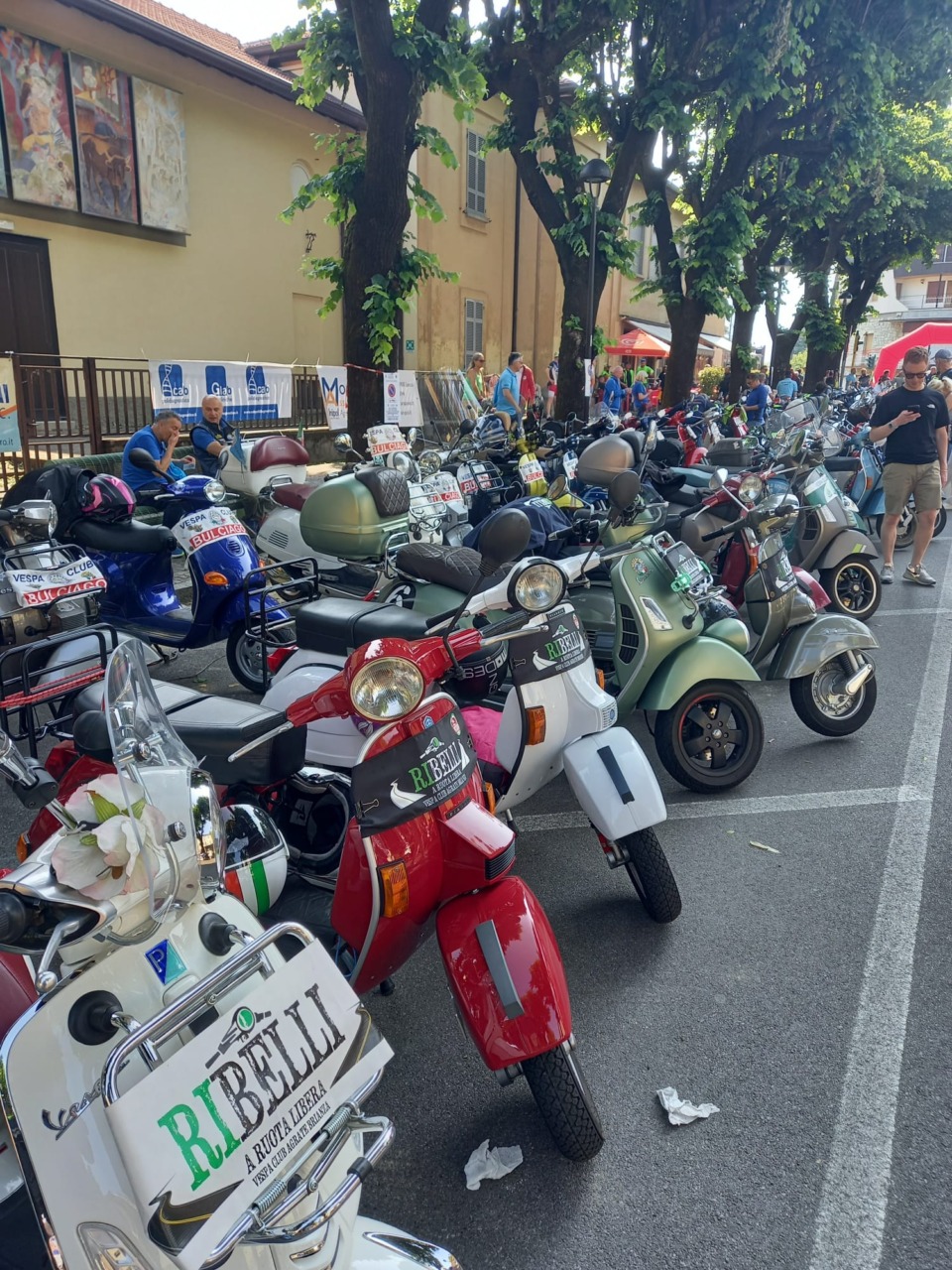 Primo Raduno Nazionale Vespa Club a Galbiate con oltre 400 partecipanti