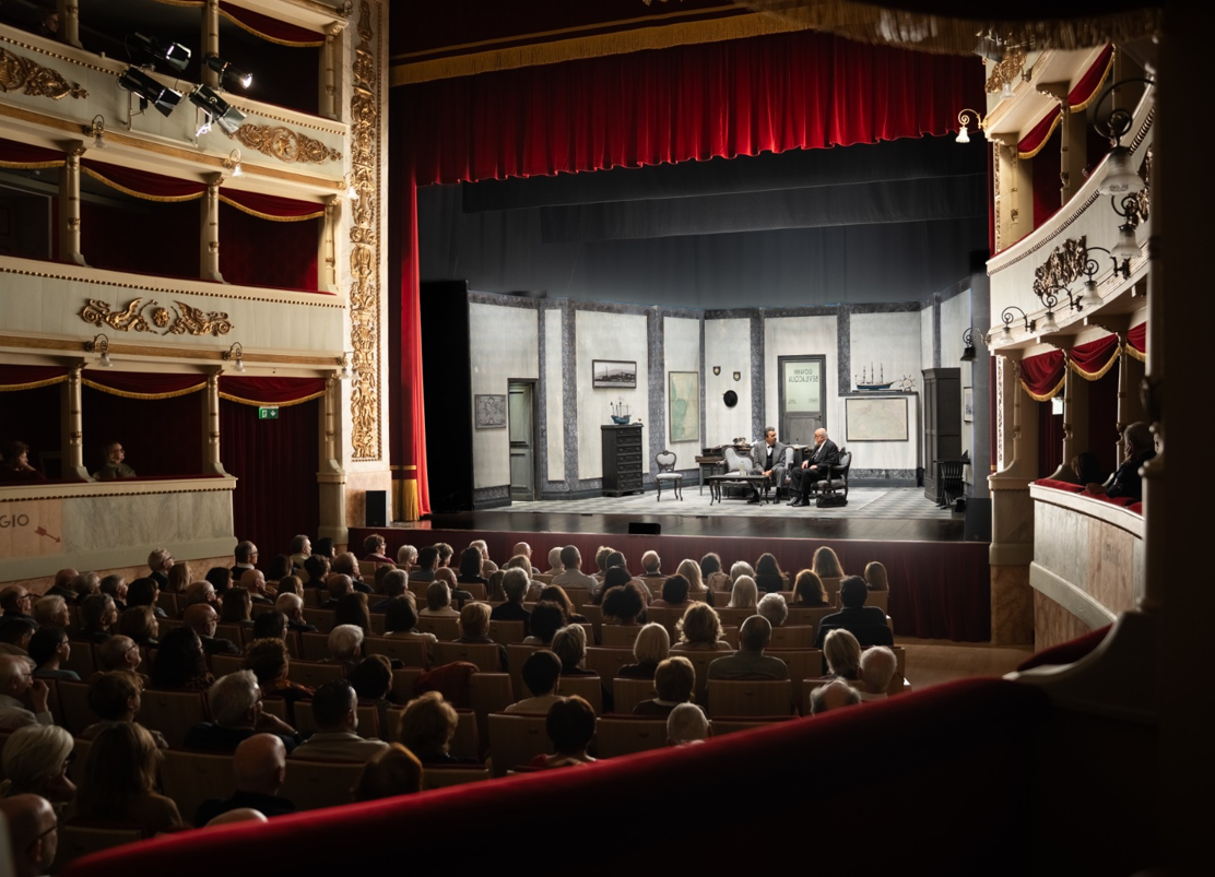 Rui Ming, vincitore del Premio Rotary, si esibisce al Teatro della Società