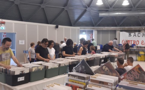Successo per la banda di Oggiono tra concerti e fiere del vinile