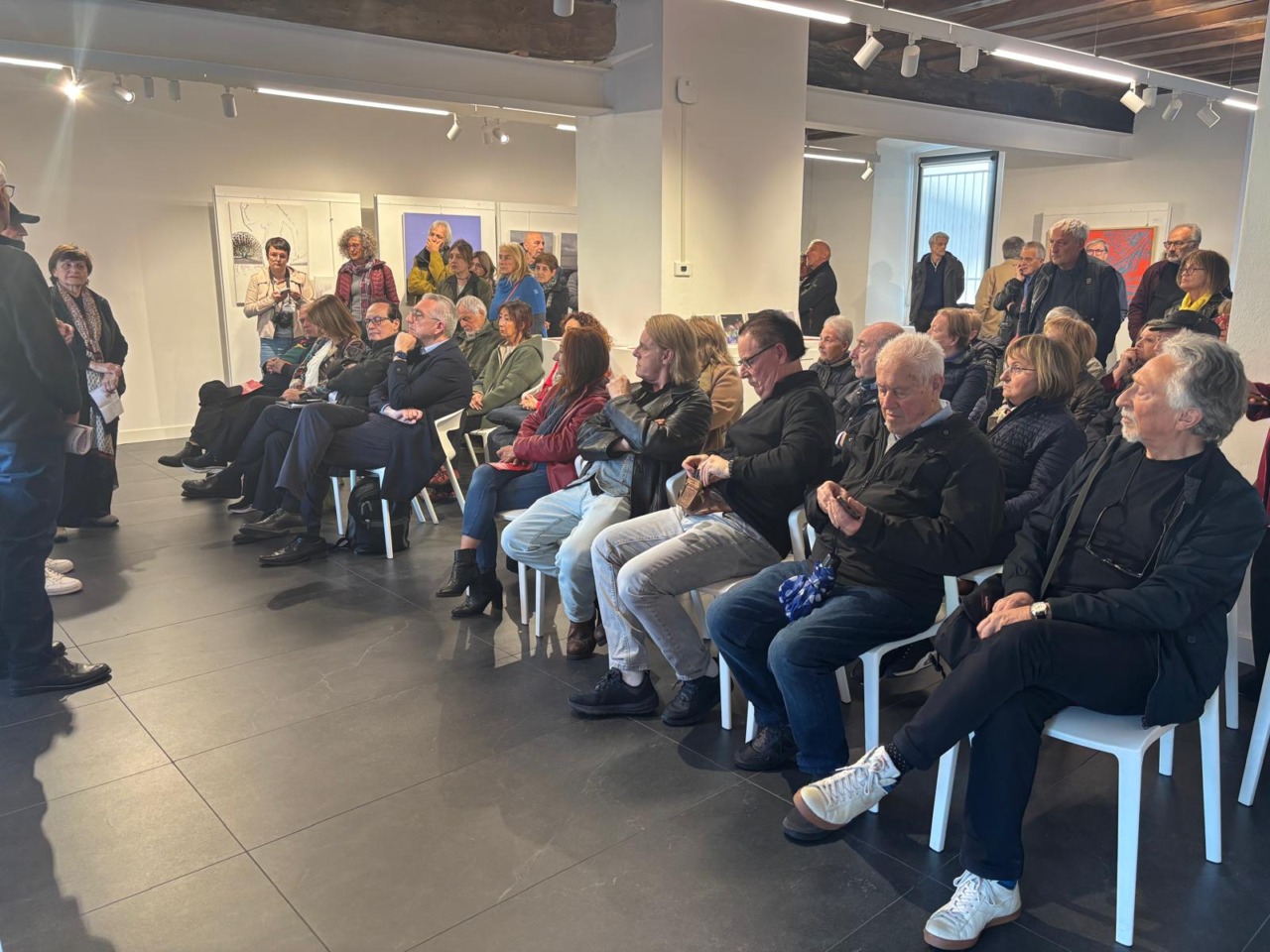 Valmadrera: artisti uniti per Emergency con una mostra di opere in vendita
