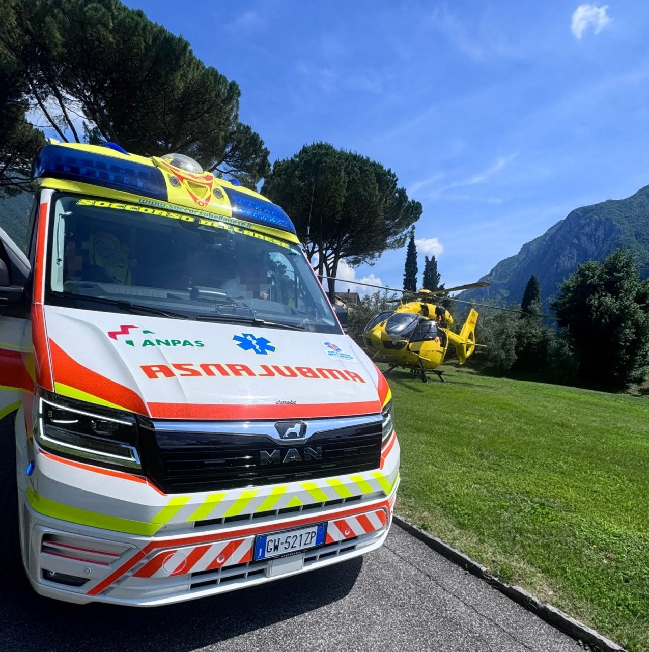 Attimi di panico al Parco Ulisse Guzzi: 35enne salvato da bagnini e soccorritori