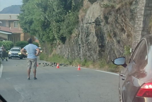 Bellano, incidente sulla SP62: auto si schianta contro un muro