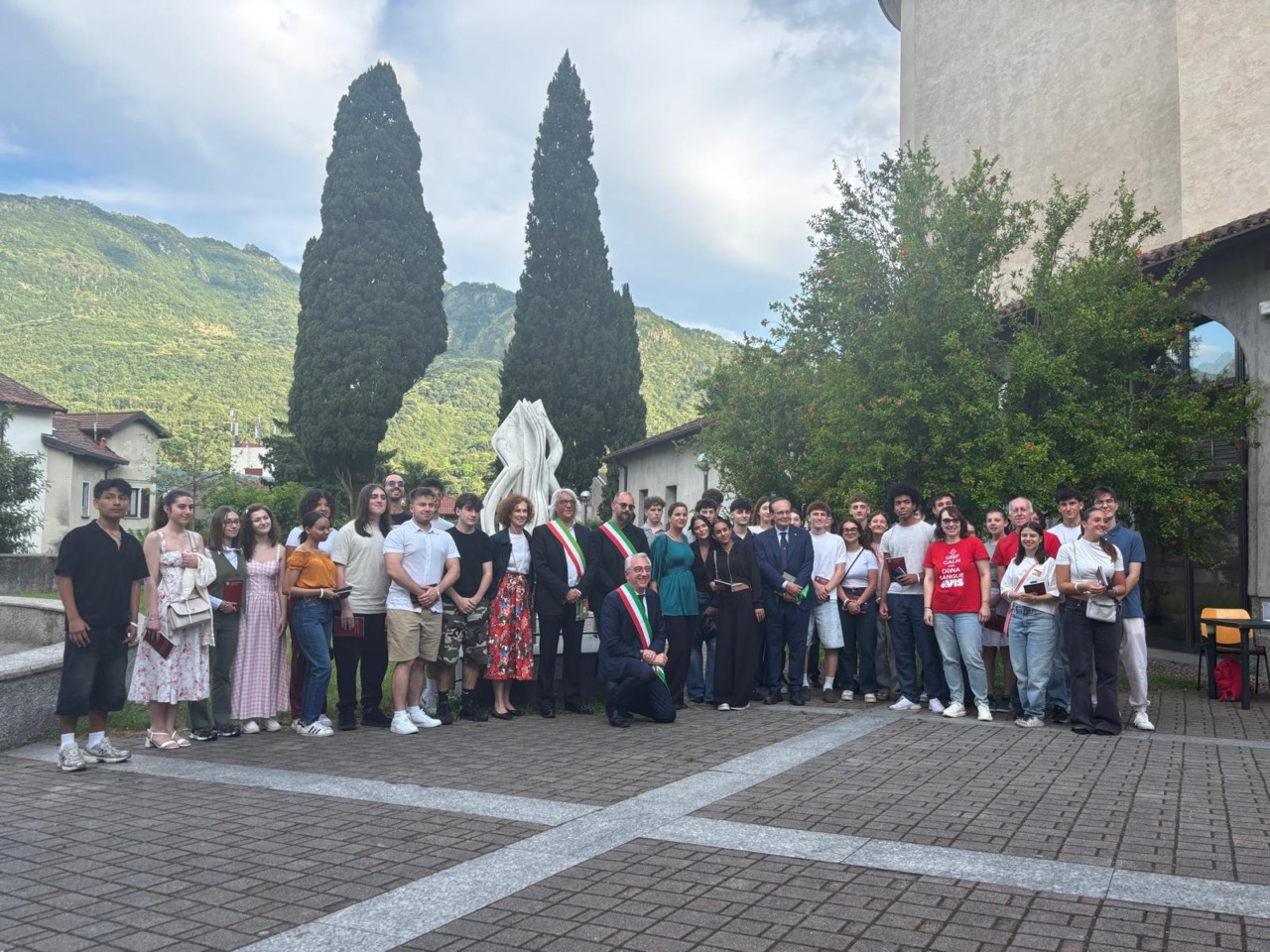 “Benvenuti nella Repubblica!”: Costituzione ai neo diciottenni di Valmadrera, Malgrate e Oliveto