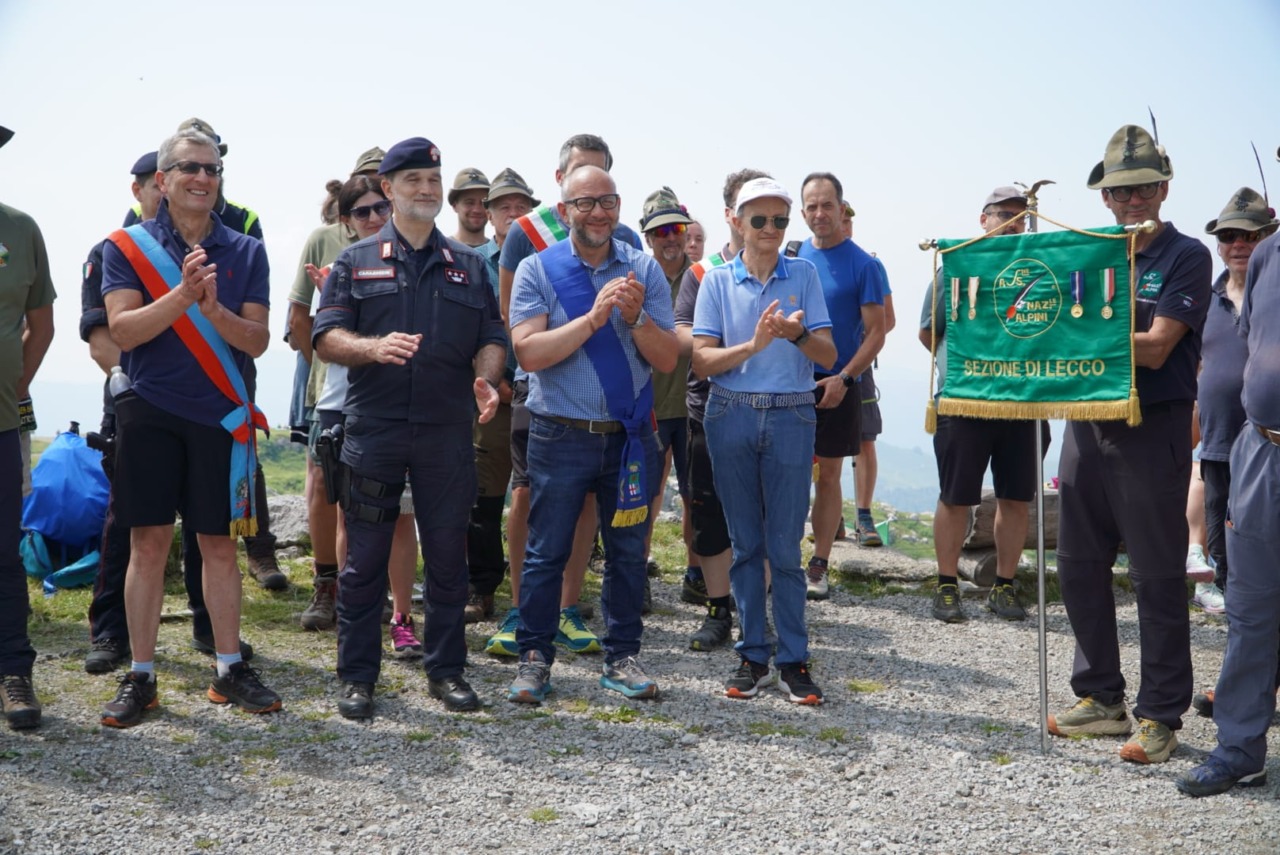 Centinaia di Alpini al 73° Raduno di Lecco: premiati i volontari delle Olimpiadi