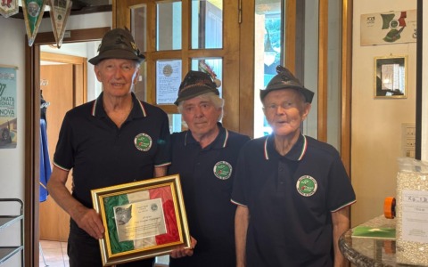 Civate celebra il 25esimo anniversario della sede degli Alpini