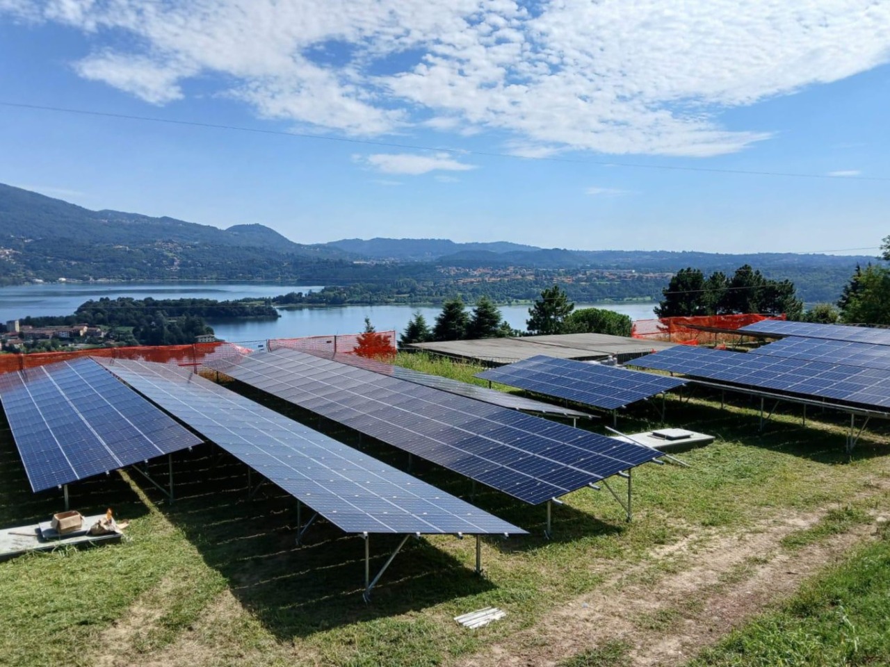 Energia fotovoltaica per la rete idrica: 800mila kWh l’anno tra Valmadrera e Civate