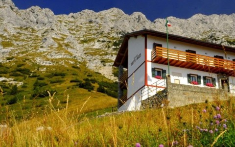 Furto al Rifugio Bietti-Buzzi: scomparsi viveri e bombole