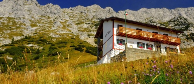 Furto al Rifugio Bietti-Buzzi: scomparsi viveri e bombole