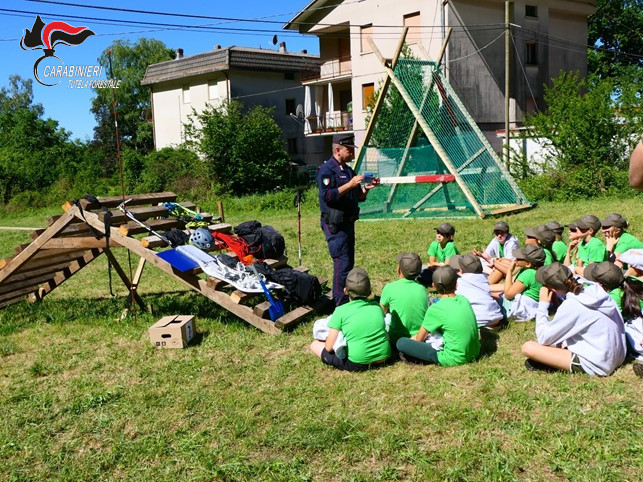 I Carabinieri coinvolgono i giovani nel campo scuola ANA “Rispetto e Natura”