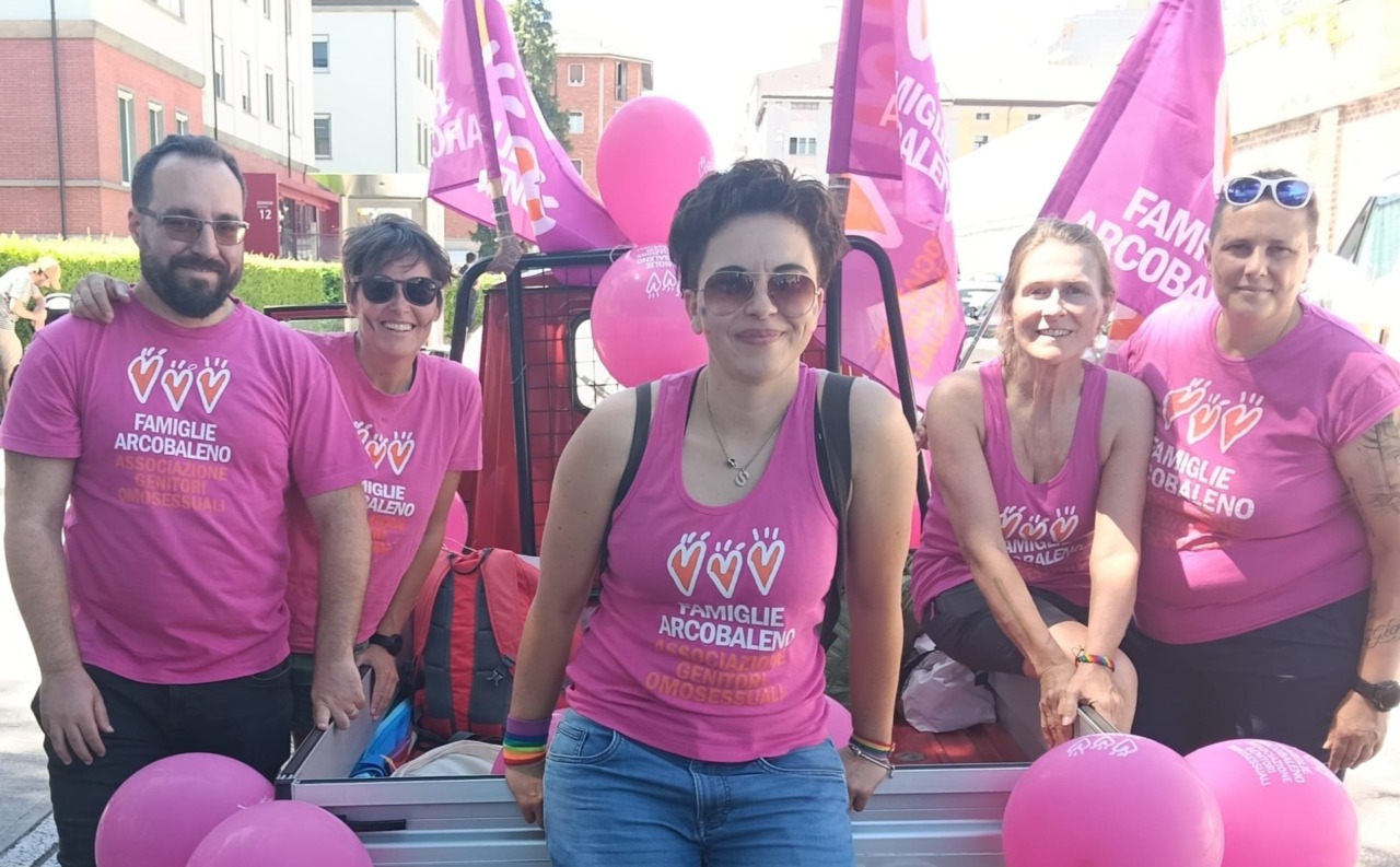Il corteo del Pride illumina Lecco con colori arcobaleno