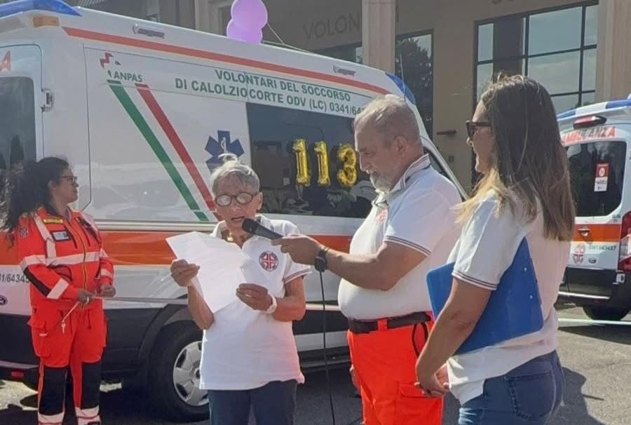 Inaugurate quattro ambulanze per il Soccorso di Calolziocorte: il commovente addio di Piera dopo 55 anni