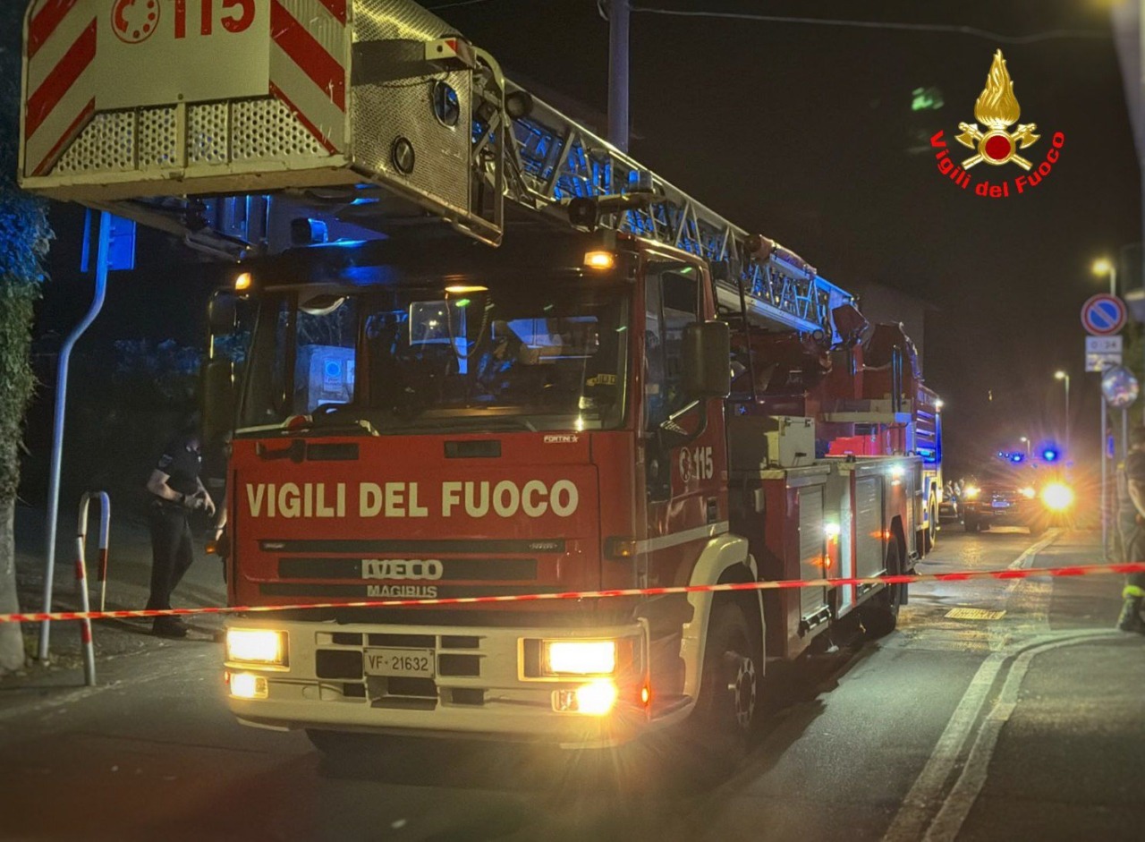 Incendio in un’abitazione a Lecco: intervento dei Vigili del fuoco nella notte