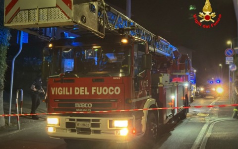 Incendio in un’abitazione a Lecco: intervento dei Vigili del fuoco nella notte