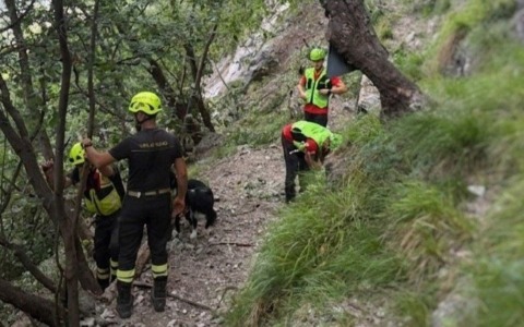 Intervento dei Vigili del Fuoco per massi caduti alla falesia Lariosauro sul monte San Martino