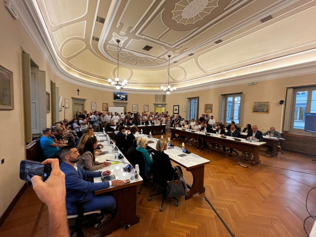 Lecco, Consiglio comunale in crisi: tensioni politiche e maggioranza in difficoltà. Boscagli: “Siamo affidabili e credibili”