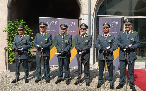 Lecco festeggia il 252° anniversario della Guardia di Finanza con premi ai militari meritevoli