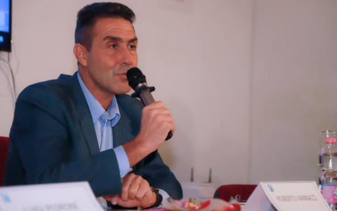 Lecco, polemica tra Giovani Democratici e Zamperini per un presunto avvicinamento a Vannacci