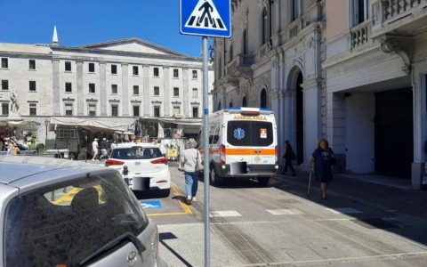 Lecco: una 77enne soccorsa dopo un malore al mercato