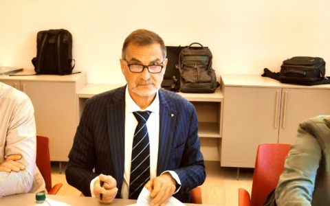 Luigi Sabadini firma il rinnovo del contratto per la metalmeccanica